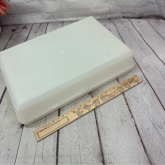 vintage tupperware snack stor large container cold cut keeper white with seal - Picture 3 of 8
